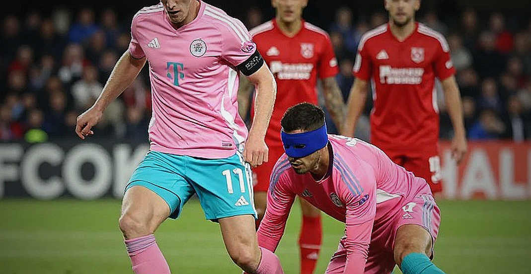 Ô 100 điểm của Hansi Flick và khoảng trống dữ liệu mà Barcelona để lại