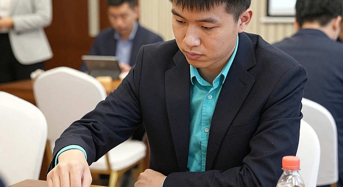 Đêm Aginzburg và bài học về sự dũng cảm: Khi Nihal Sarin mất tất cả chỉ trong ba nước đi Đêm Aginzburg và bài học về sự dũng cảm: Khi Nihal Sarin mất tất cả chỉ trong ba nước đi