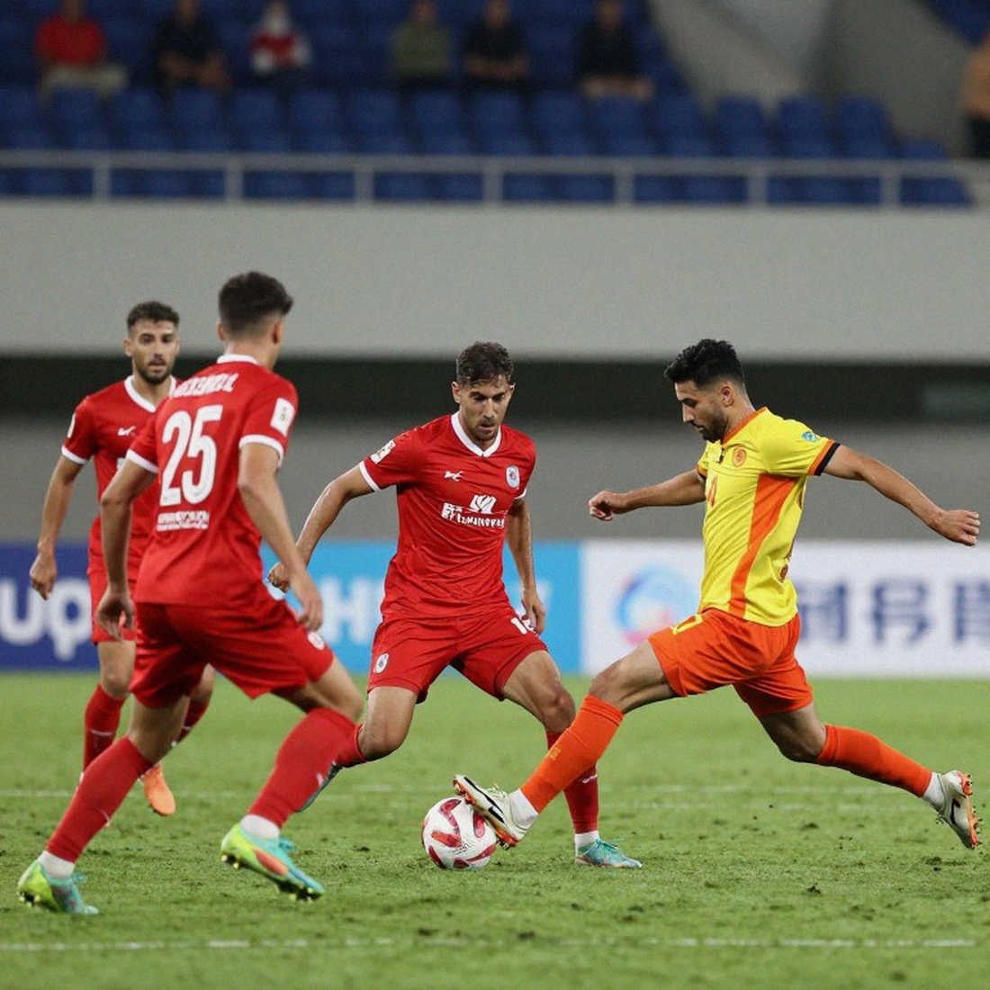 Kỳ chuyển nhượng V.League: khoảng lặng kể nhiều hơn tiếng ồn