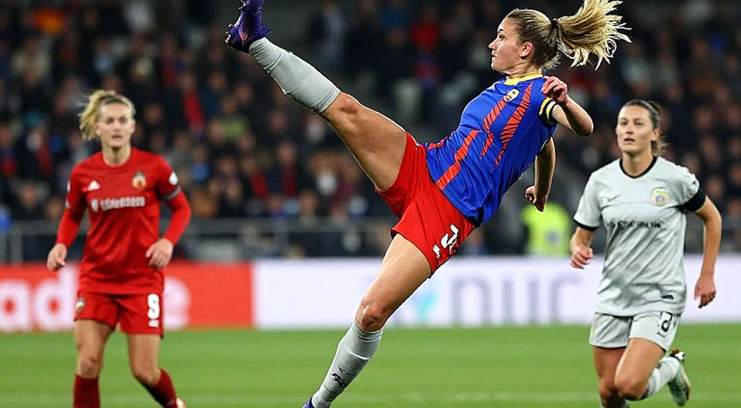 Lisandro Martinez và vết nứt giữa phòng thay đồ với phòng họp ở Old Trafford