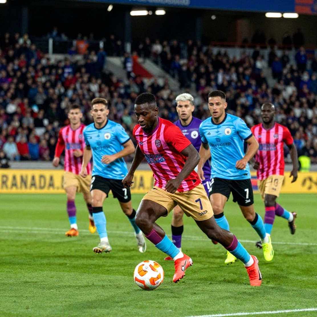 Man United mất Shaw và Mainoo trước Atletico: Khi cánh trái sụp đổ, đám đông lại nhìn nhầm chỗ