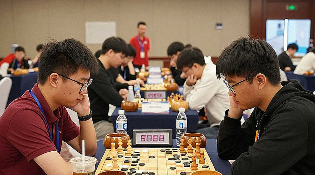 Samarkand R4: Tám kỳ thủ đồng dẫn đầu và bài học về cách đọc tin cờ vua Samarkand R4: Tám kỳ thủ đồng dẫn đầu và bài học về cách đọc tin cờ vua