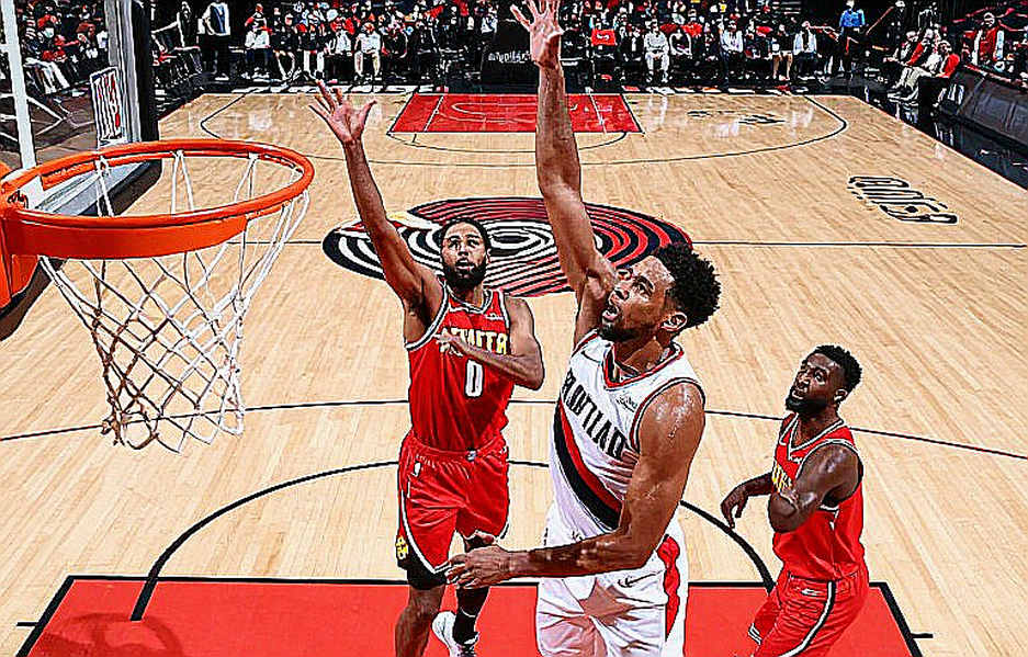 Nigel Hayes-Davis: Khi '5 chọi 8' không chỉ là lời than phiền trọng tài