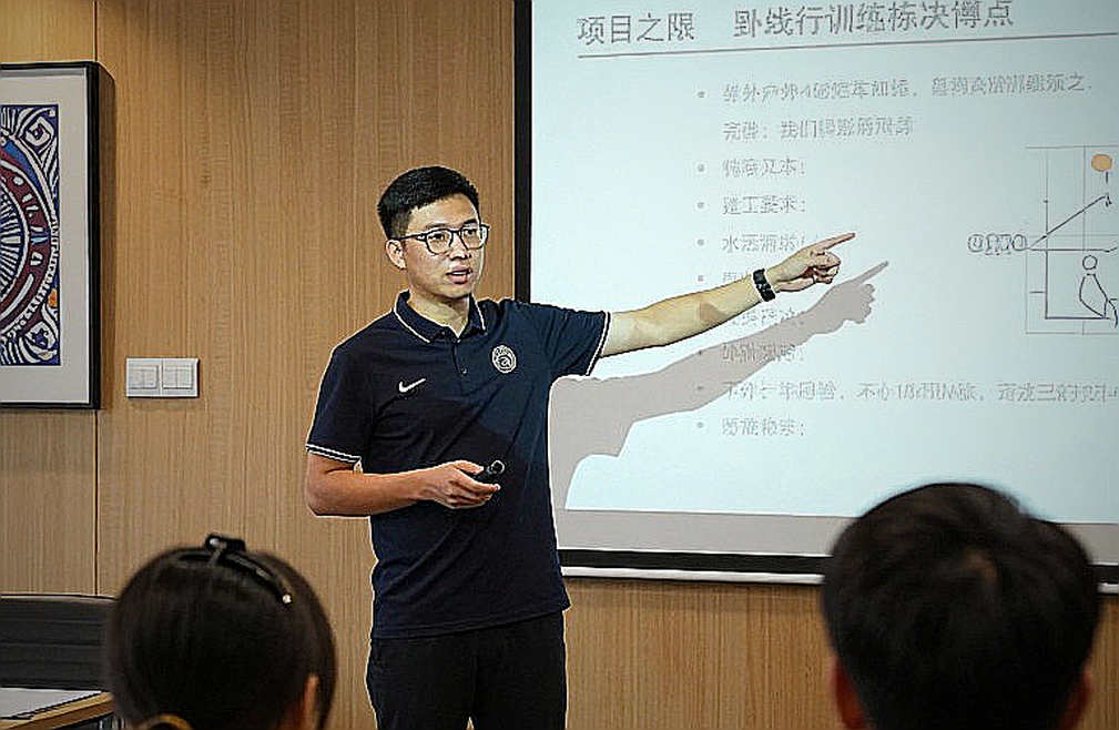 Manchester United: Cuộc khủng hoảng từ phòng họp đến sân cỏ