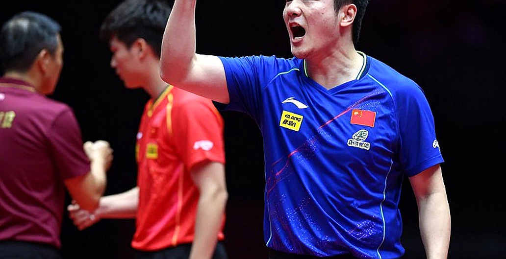 Sân Hàng Đẫy, chiều 23 tháng 11 năm 2026: Nhịp chạm bóng của người số 8 và cái giá của một hàng thủ ngủ quên