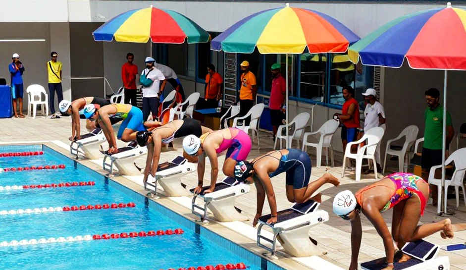 700 giờ bơi lội miễn phí ở Nagoya: Khi thể thao châu Á đổi tiền lấy khán giả
