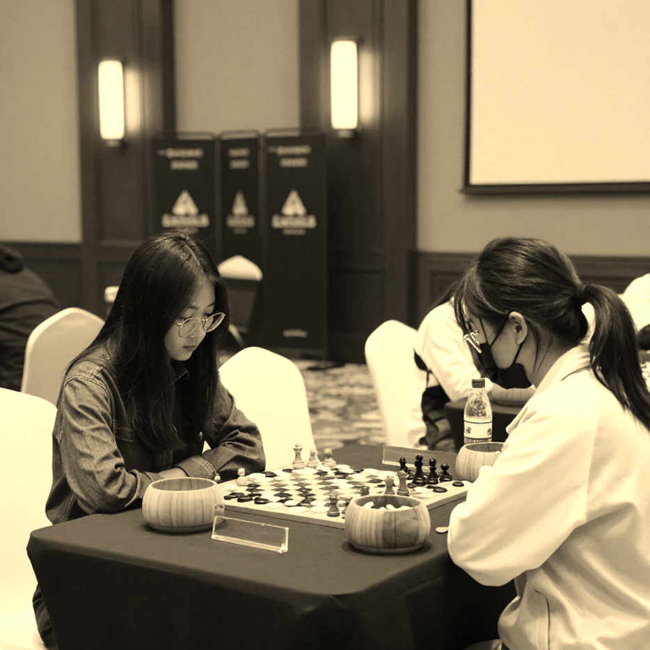 Bàn thứ tư: Gukesh, nước cờ hy sinh và khoảng lặng sáu tiếng ở Samarkand Bàn thứ tư: Gukesh, nước cờ hy sinh và khoảng lặng sáu tiếng ở Samarkand
