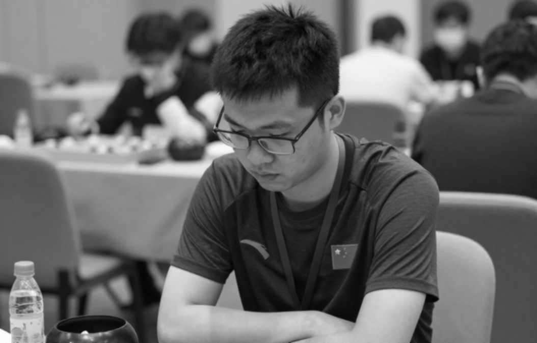 Bàn thứ tư: Gukesh, nước cờ hy sinh và khoảng lặng sáu tiếng ở Samarkand Bàn thứ tư: Gukesh, nước cờ hy sinh và khoảng lặng sáu tiếng ở Samarkand