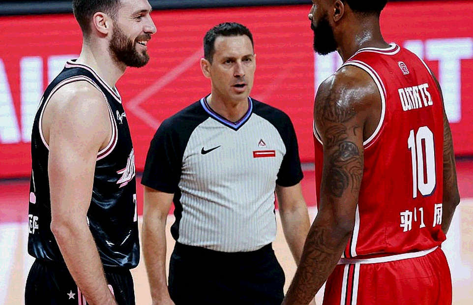 Clippers mất năm lá phiếu vòng một và một ngôi sao: bài toán bị lấy đi cả hiện tại lẫn tương lai